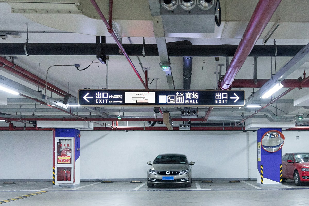 智能停车场lcd智能停车导视牌